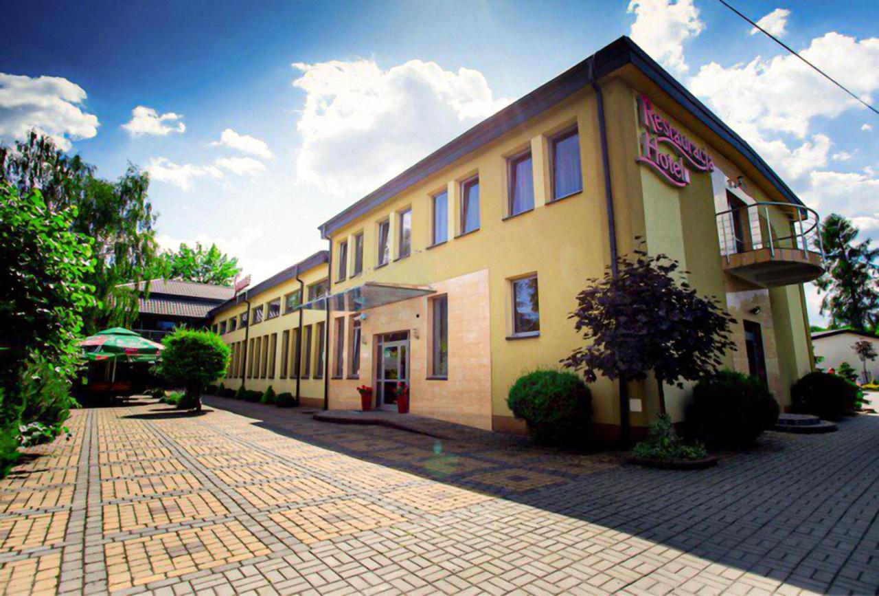 Restauracja Sonata Bed & Breakfast Zwierzyniec Exterior photo